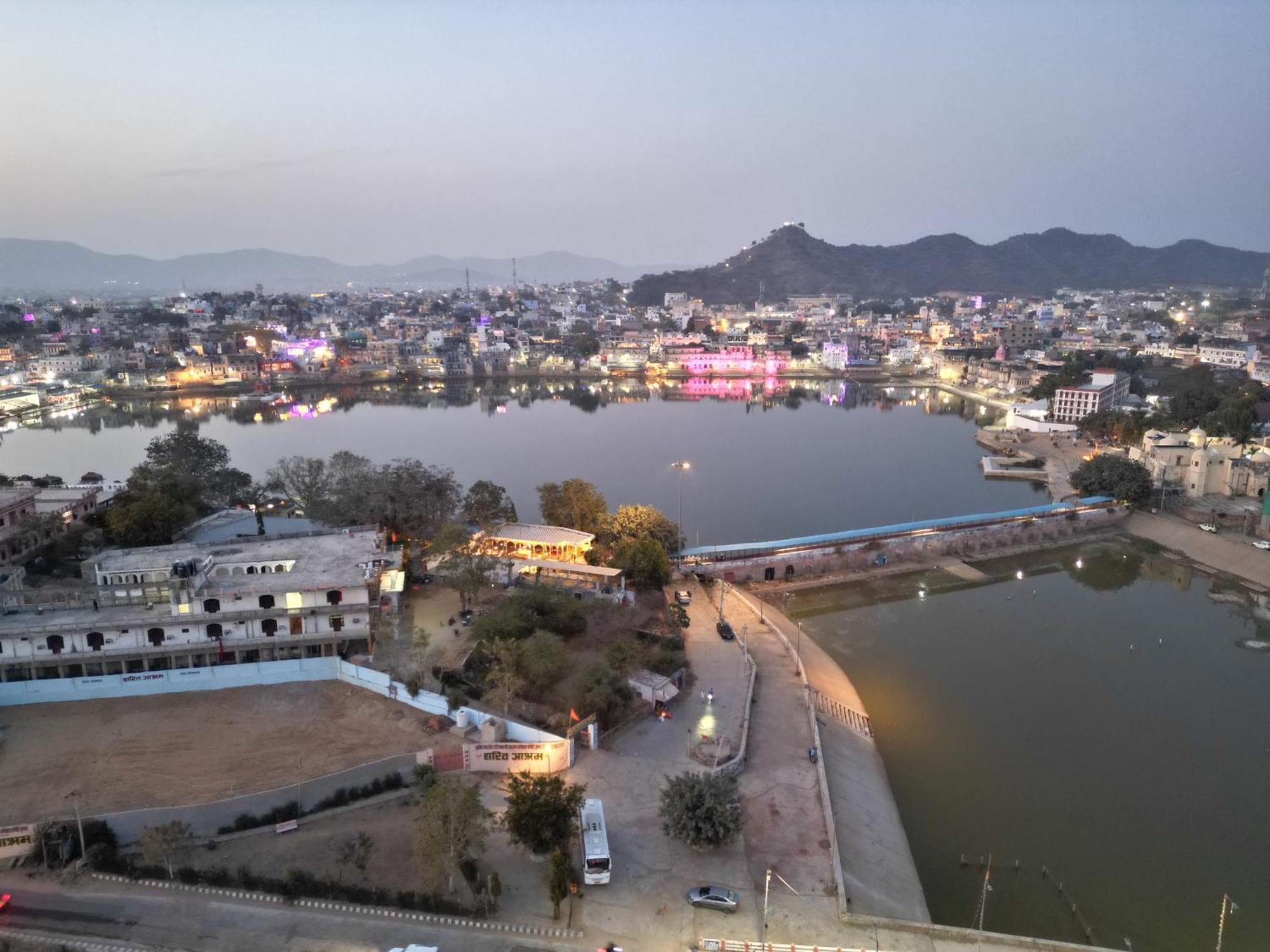 Hotel The Pushkar Flower Esterno foto